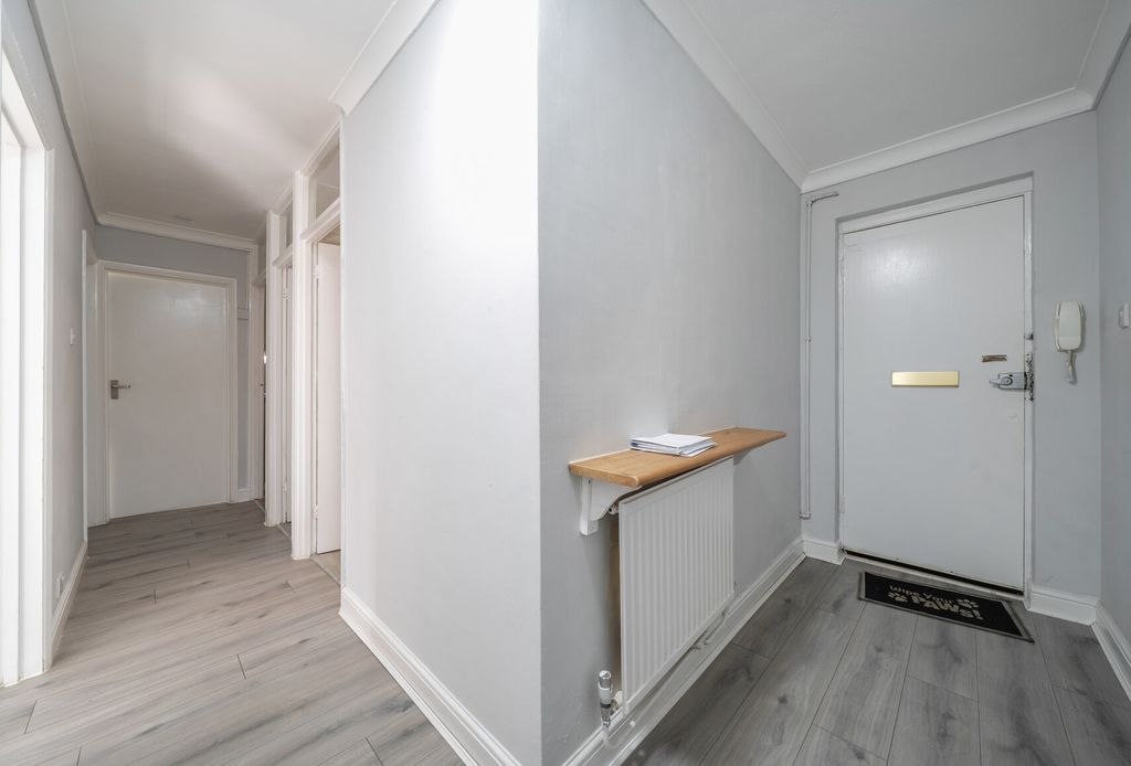 Property photo 3 of 12 Hallway