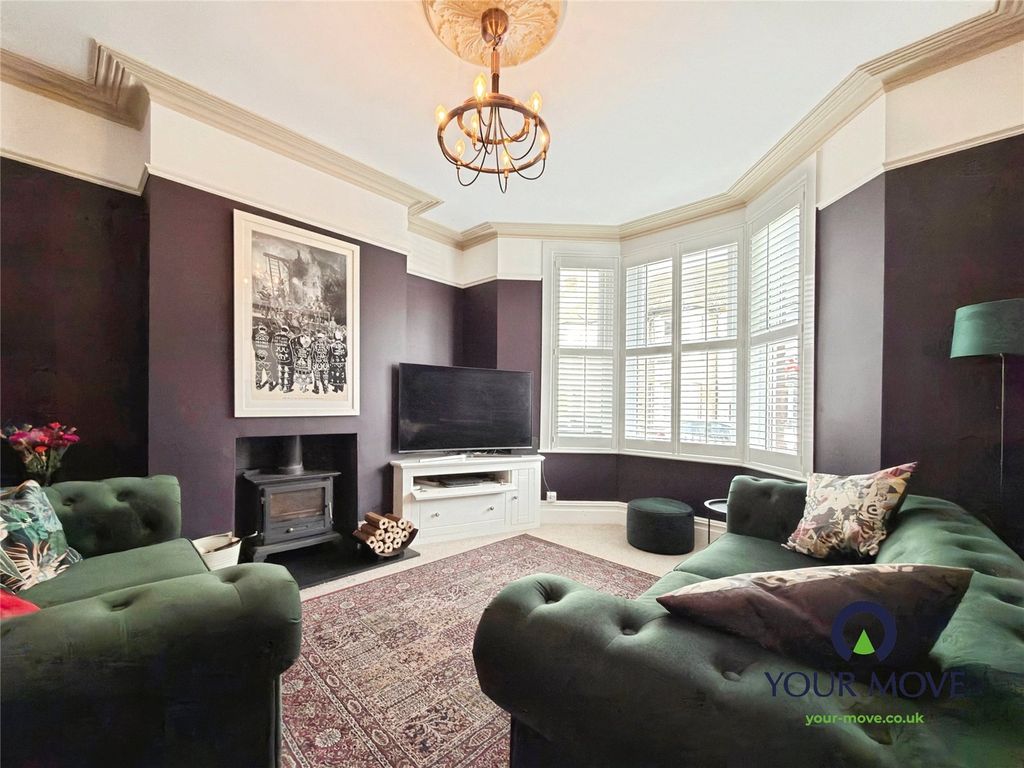 Property photo 2 of 17 Lounge