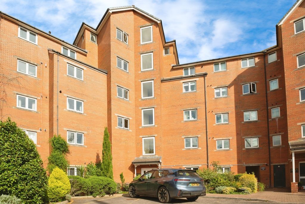 Property photo 1 of 8