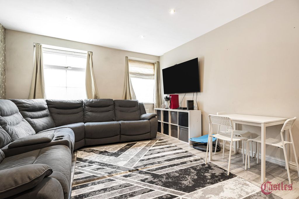 Property photo 2 of 16 Living Room