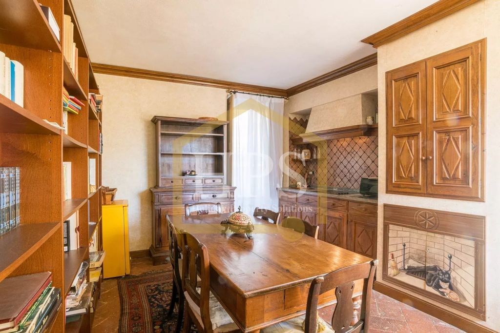 Property photo 2 of 33
