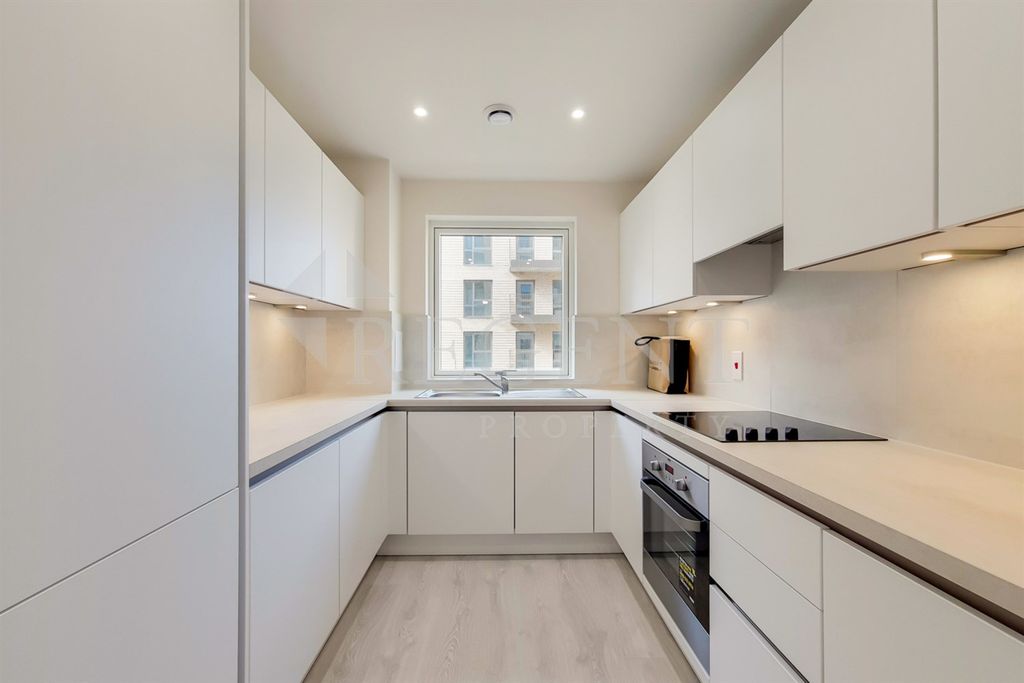 Property photo 3 of 13 Kitchen