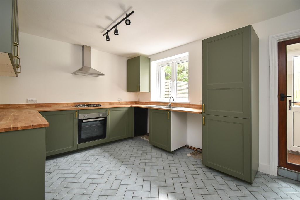 Property photo 2 of 21 Kitchen/Diner