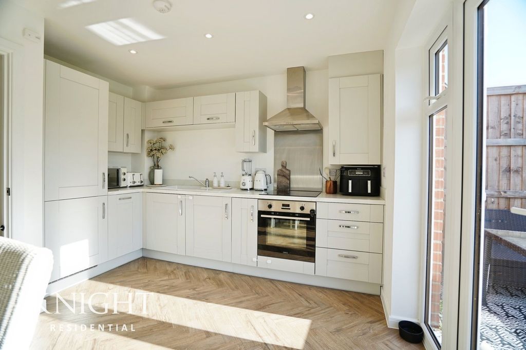 Property photo 3 of 29