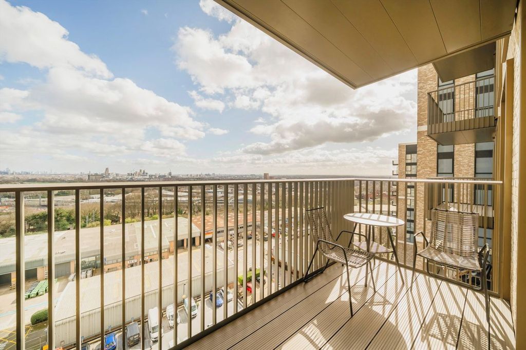 Property photo 2 of 20