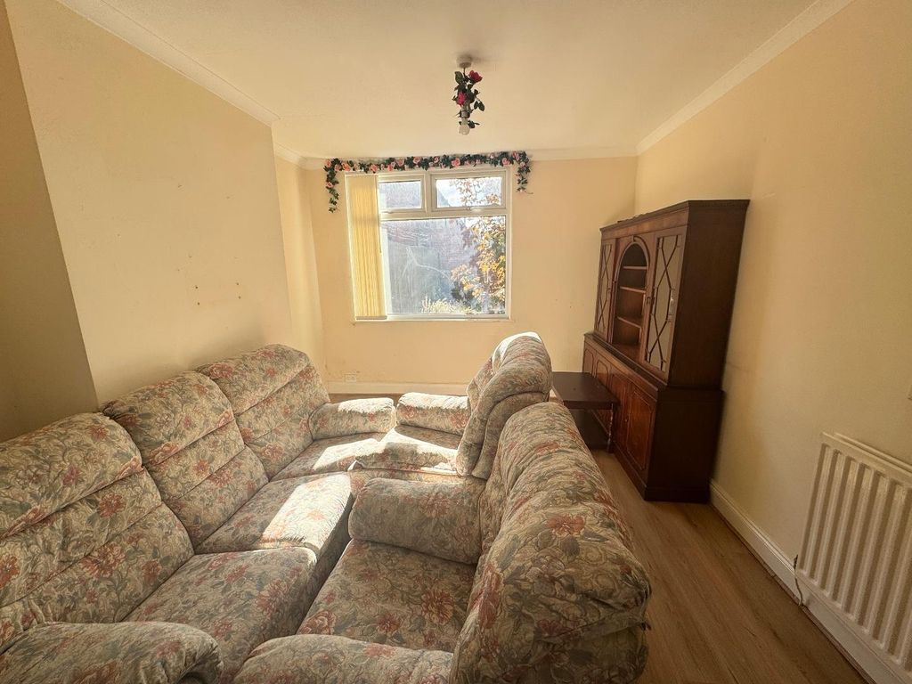 Property photo 3 of 10 Dining Room