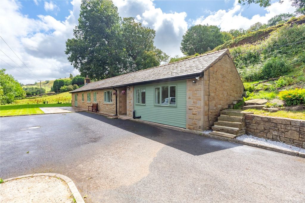 Property photo 1 of 31 Detached Property