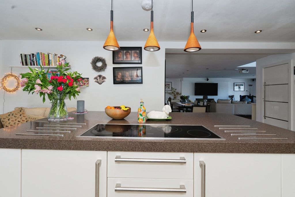 Property photo 2 of 26 Photo