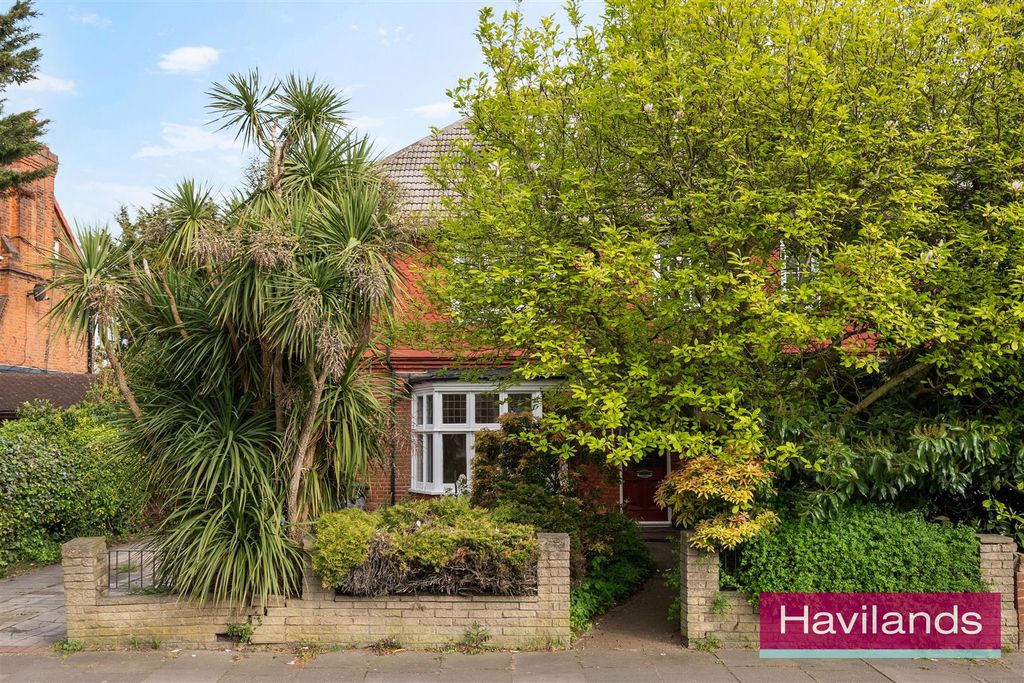 Additional image 28 of 6 bed semi-detached house for saleVillage Road, Enfield EN1