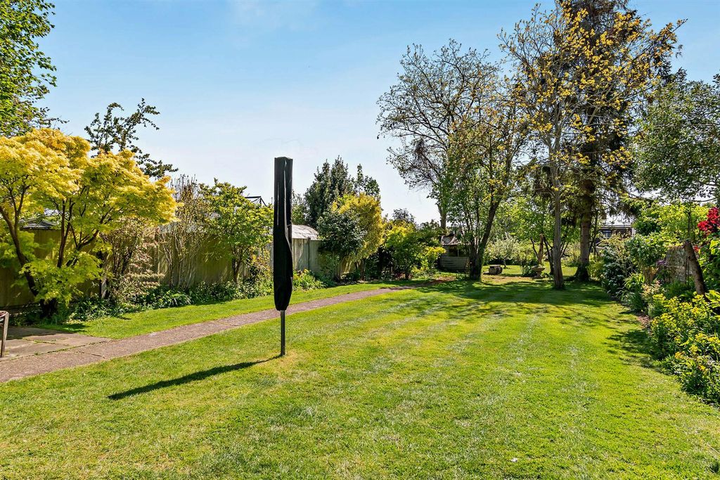 Property photo 3 of 20 Garden