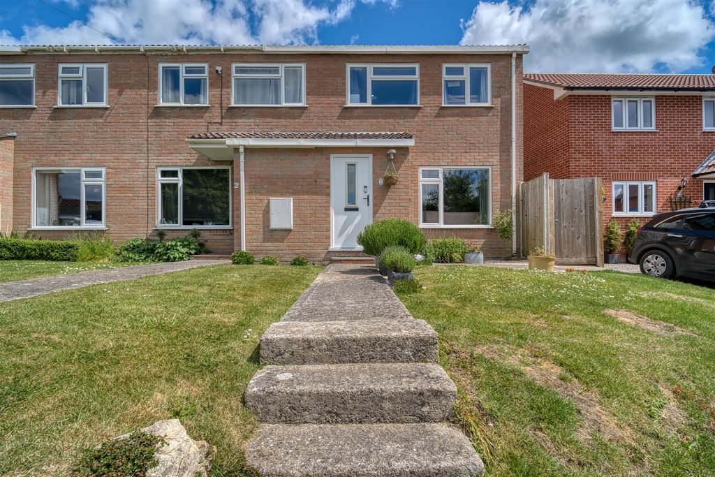 Property photo 1 of 9 Front