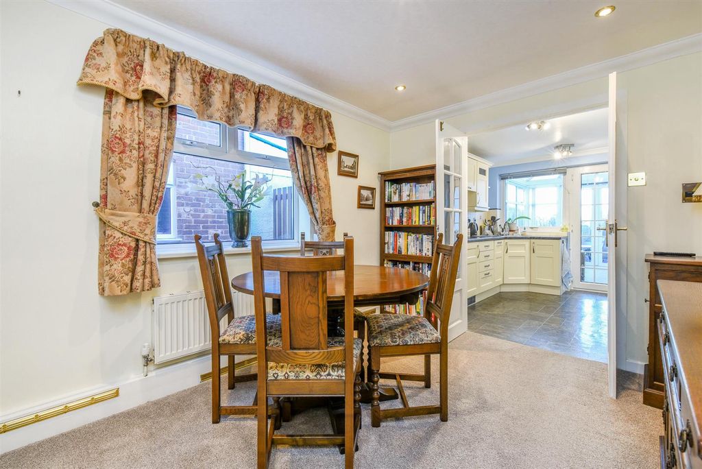 Property photo 3 of 27 Dining Room