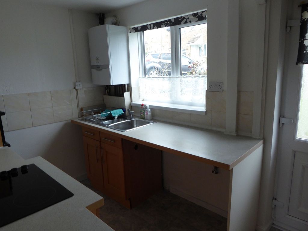 Property photo 3 of 12 Kitchen