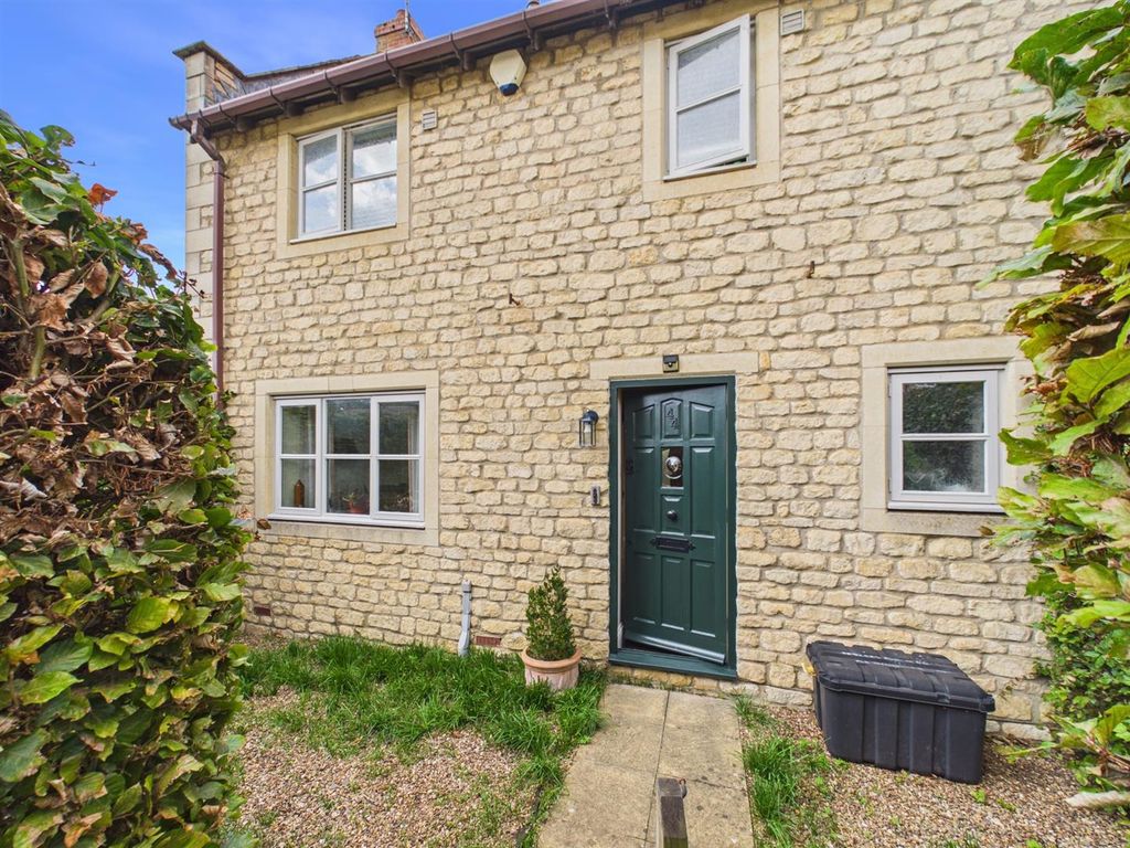 Property photo 3 of 15 Glen Road, Castle Bytham