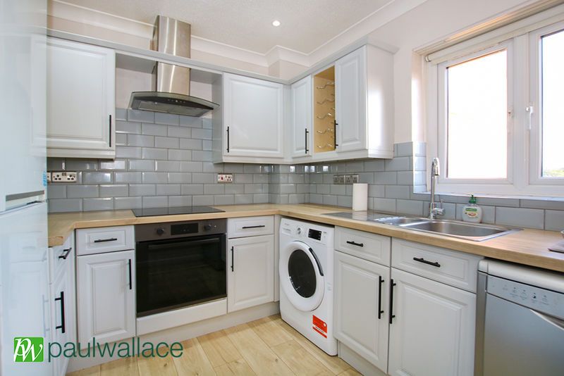 Property photo 3 of 11 Kitchen