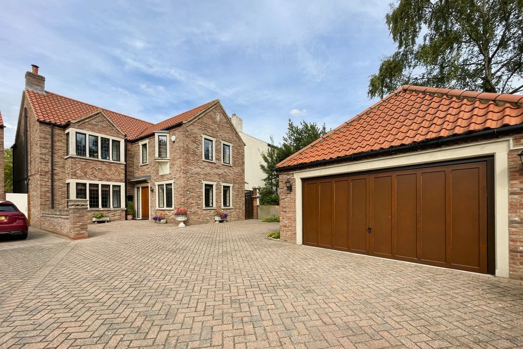 Property photo 1 of 35 1