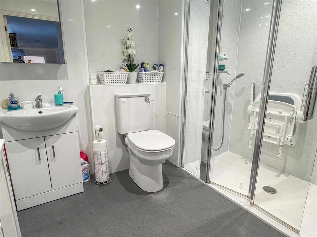 Additional image 7 of 2 bed flat for saleQueen Street, Arundel BN18