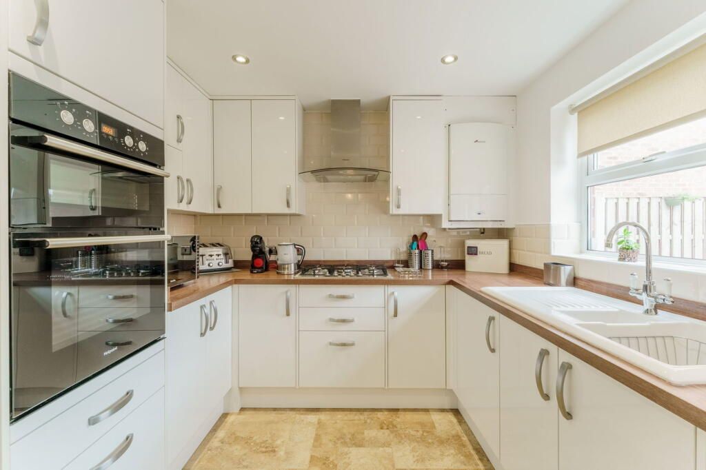 Property photo 2 of 28