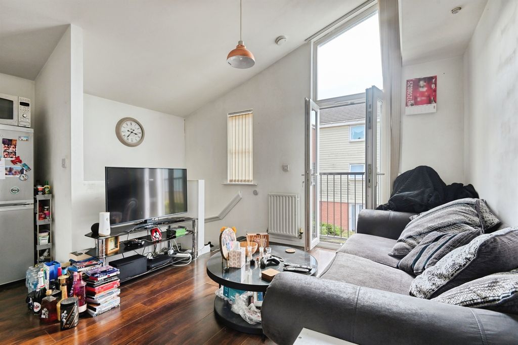 Property photo 2 of 8