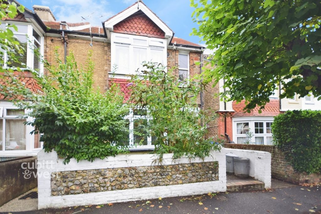Property photo 1 of 9 Flat 1 34 Highfie...