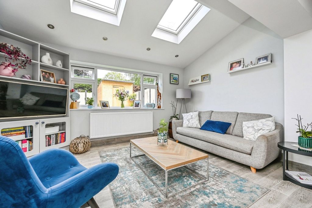 Property photo 3 of 36 Pbox-Img.Jpg