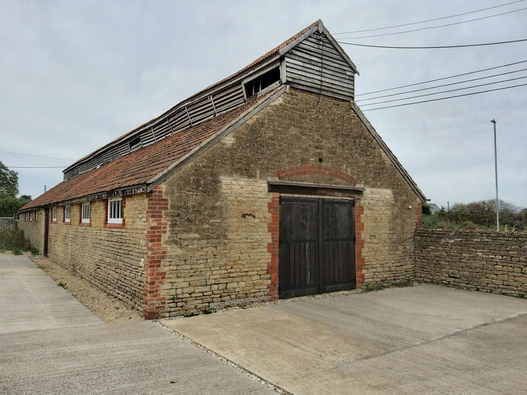 Property photo 2 of 6 Long Barn Close Up.Jpeg