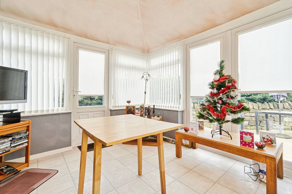 Property photo 3 of 20 Conservatory