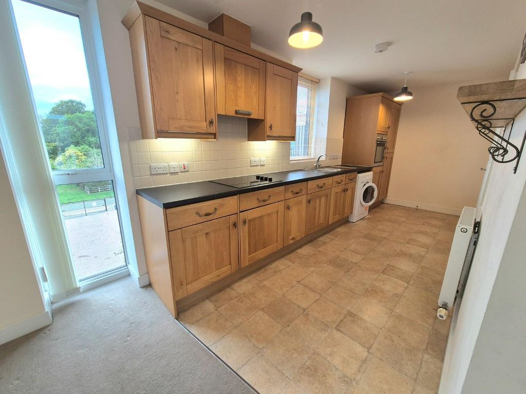 Property photo 2 of 10 High St 9.Jpg