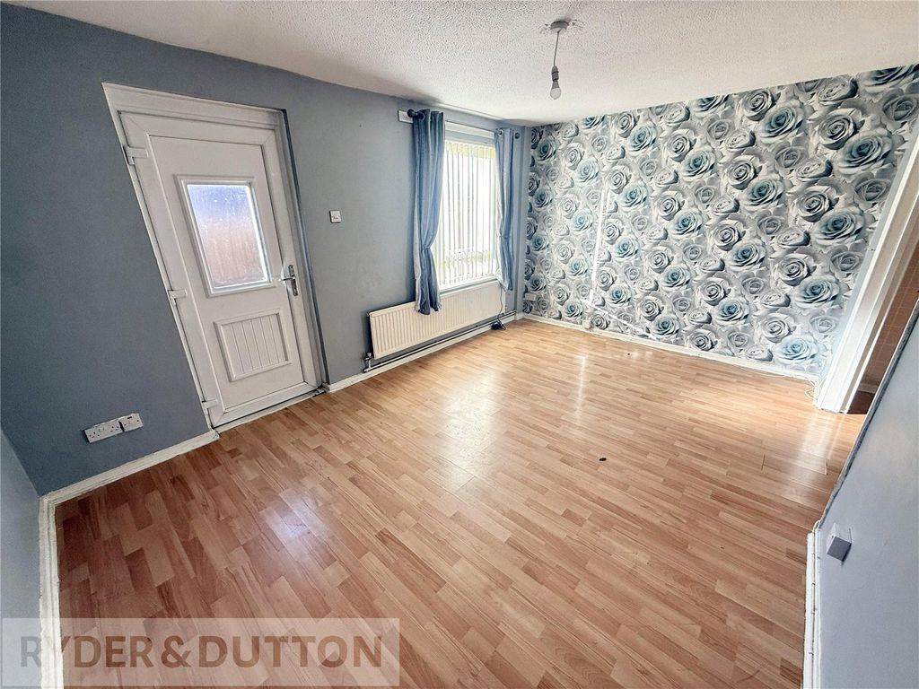 Property photo 3 of 26 Lounge