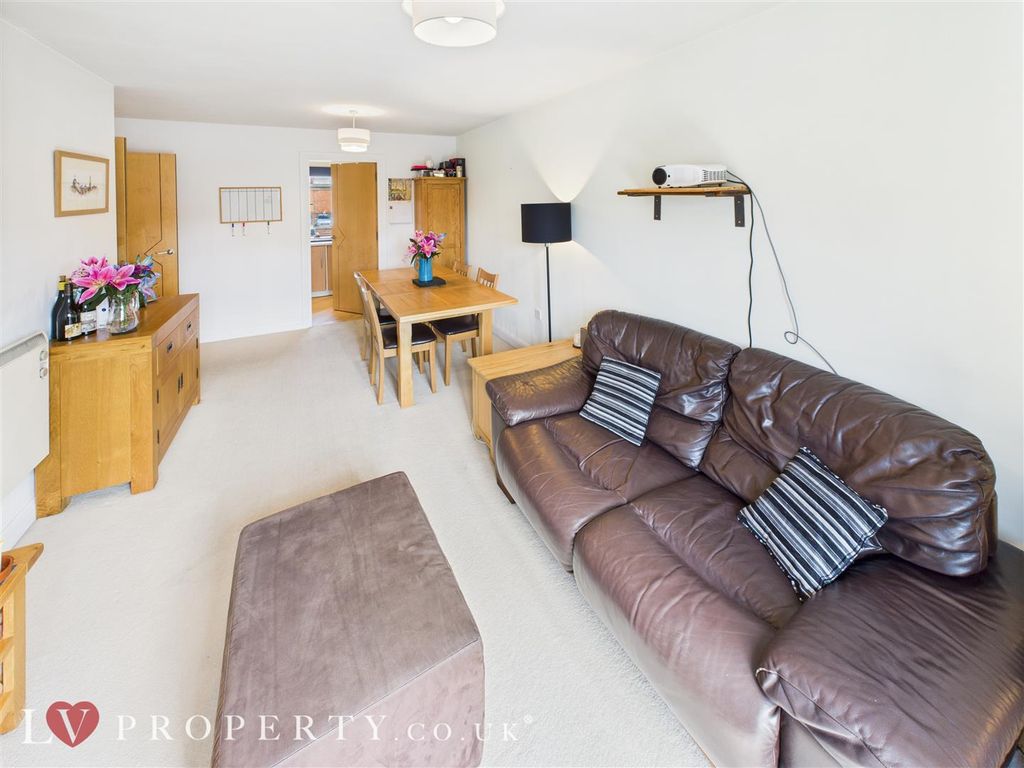 Property photo 3 of 14 Cam05016G0-Pr0091-Still002.Jpg