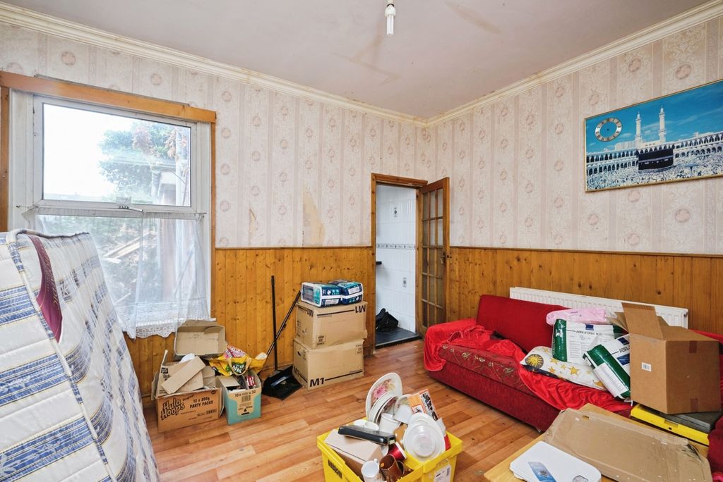 Property photo 3 of 26 Pbox-Img.Jpg