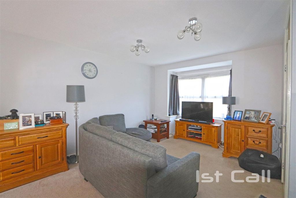 Property photo 2 of 13 Lounge.Jpg