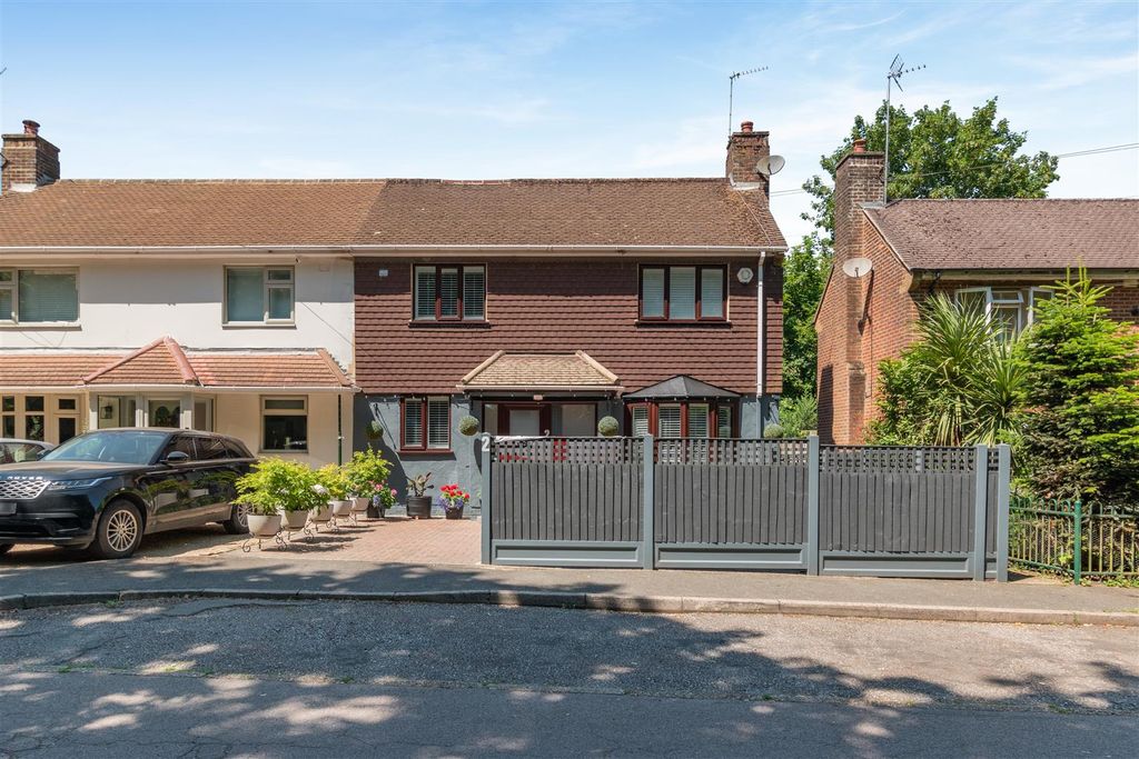 Property photo 1 of 20 8699028-Exterior06.Jpg