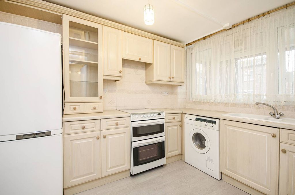 Property photo 3 of 6