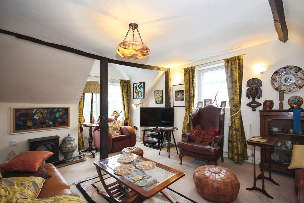 Property photo 2 of 15 Lounge