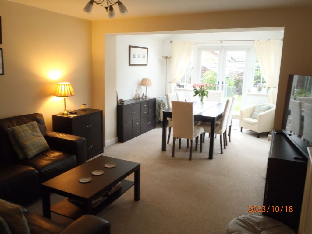 Property photo 3 of 16 Lounge