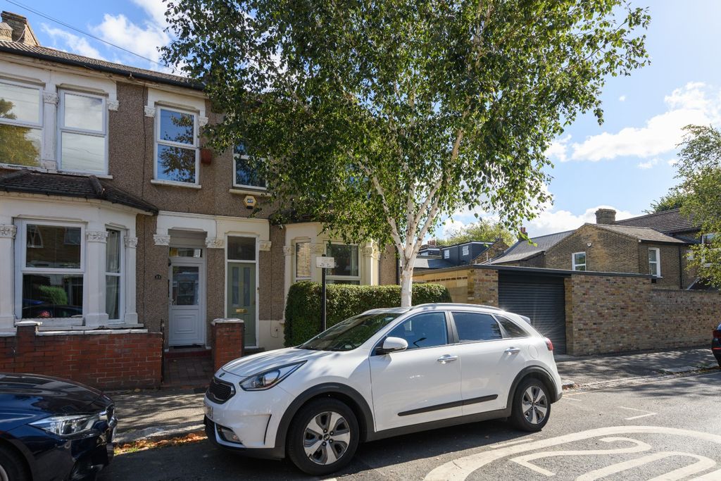 Property photo 1 of 26 5570410