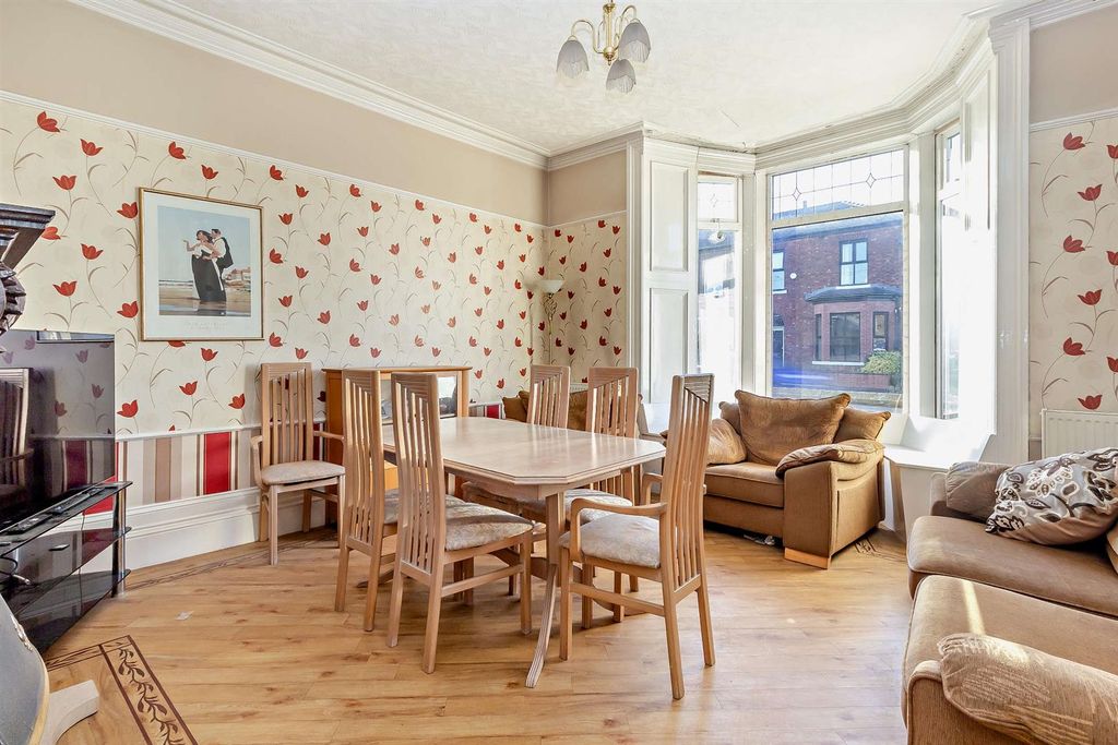 Property photo 2 of 12 8671106-Interior10-800.Jpg