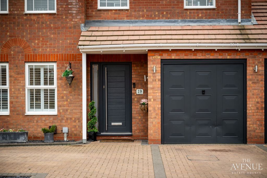 Property photo 3 of 35 4565316