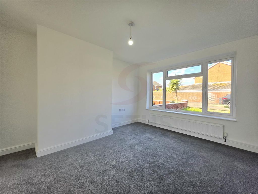 Property photo 2 of 10 Lounge Area