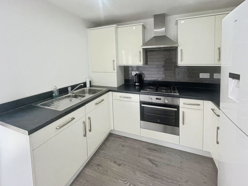 Property photo 3 of 8 Photo 17