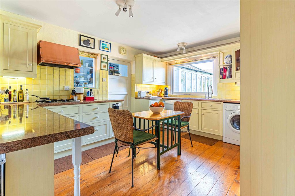 Property photo 2 of 27 Picture No. 25