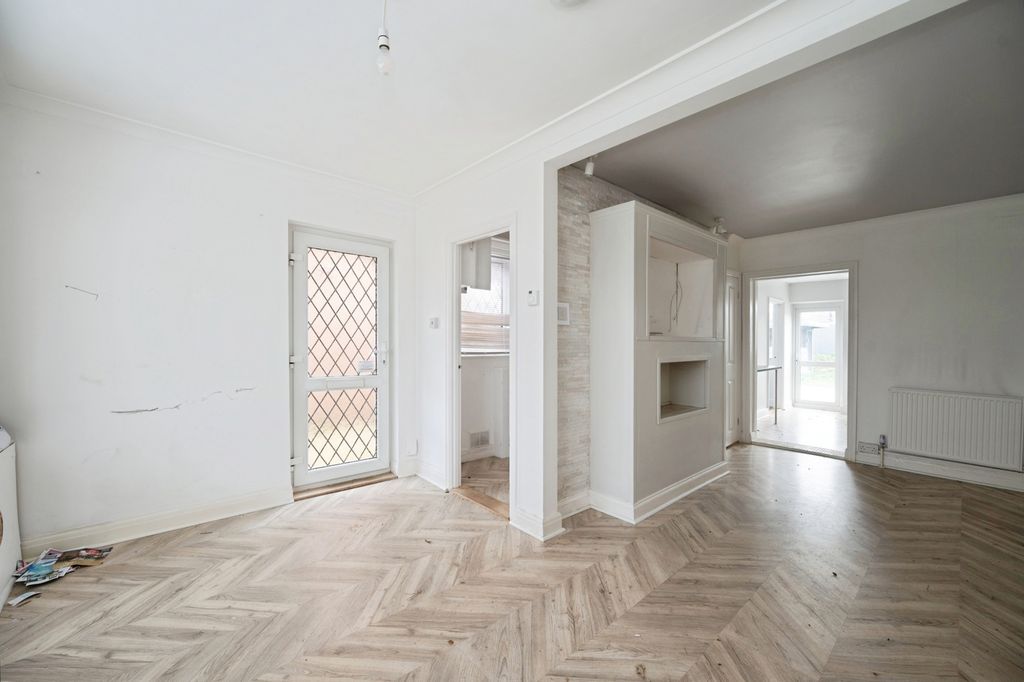 Property photo 3 of 15 Pbox-Img.Jpg