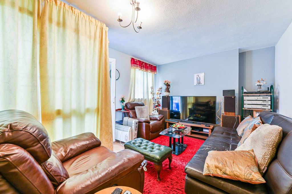 Property photo 2 of 7