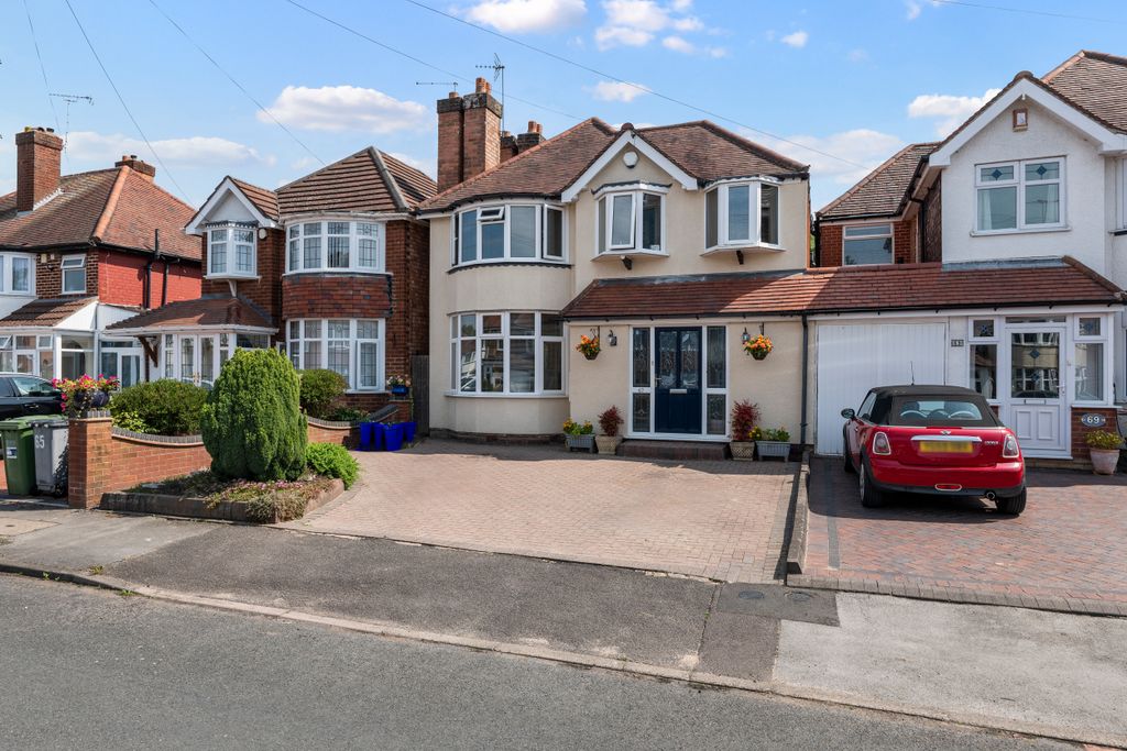 Property photo 1 of 21 Front And Driveway
