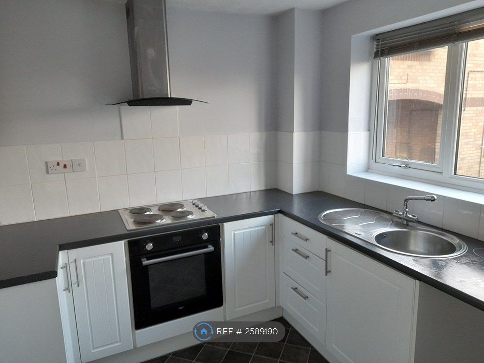 Property photo 2 of 6 Kitchen