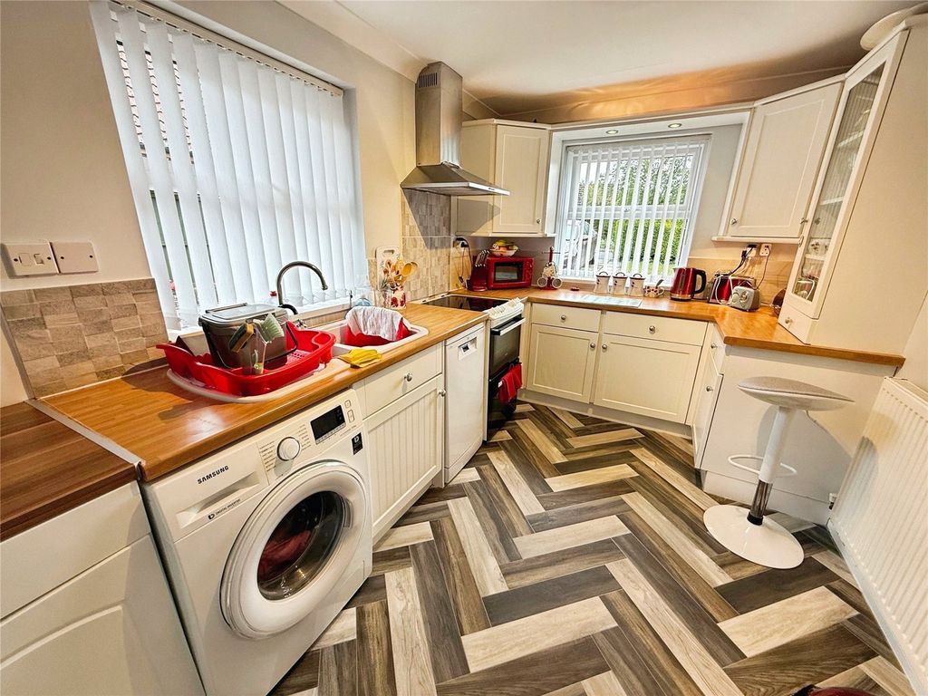 Property photo 2 of 12 Kitchen