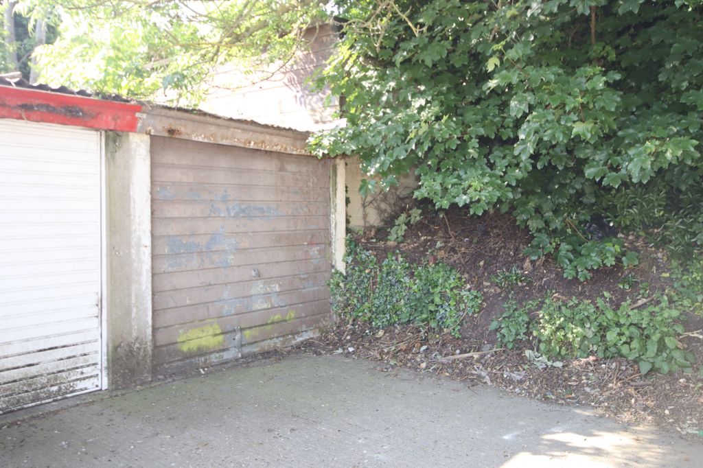 Property photo 2 of 5 Garage