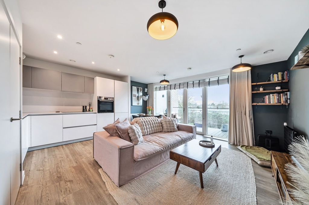 Property photo 1 of 18