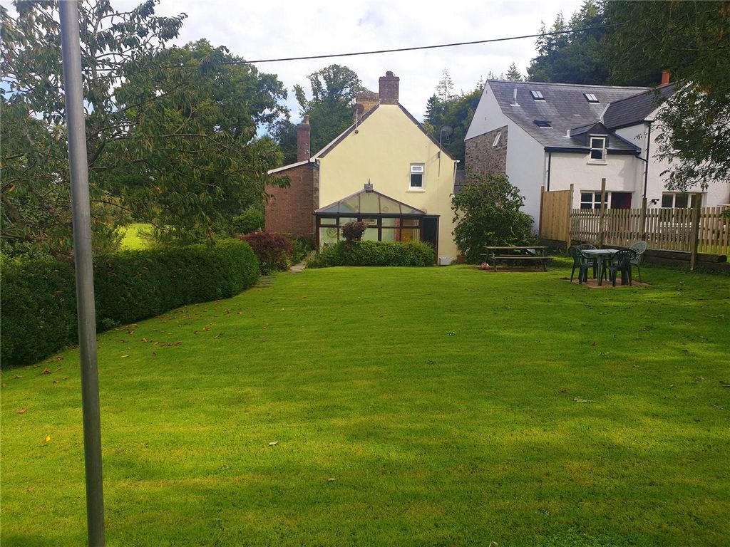 Property photo 2 of 11 Garden 2